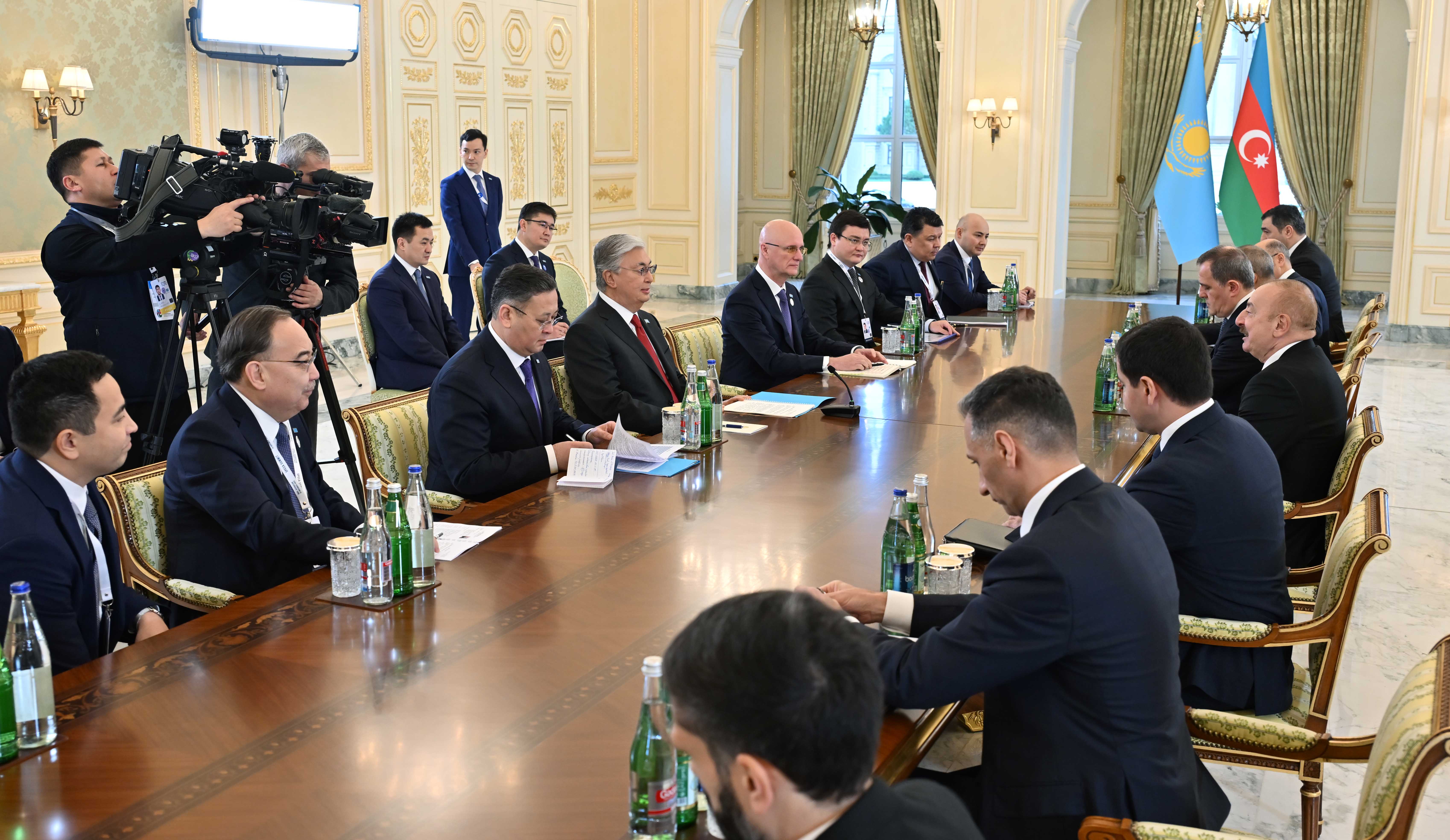 Мемлекет басшысы Бакуге жұмыс сапары барысында Әзербайжан Президентімен кездесті