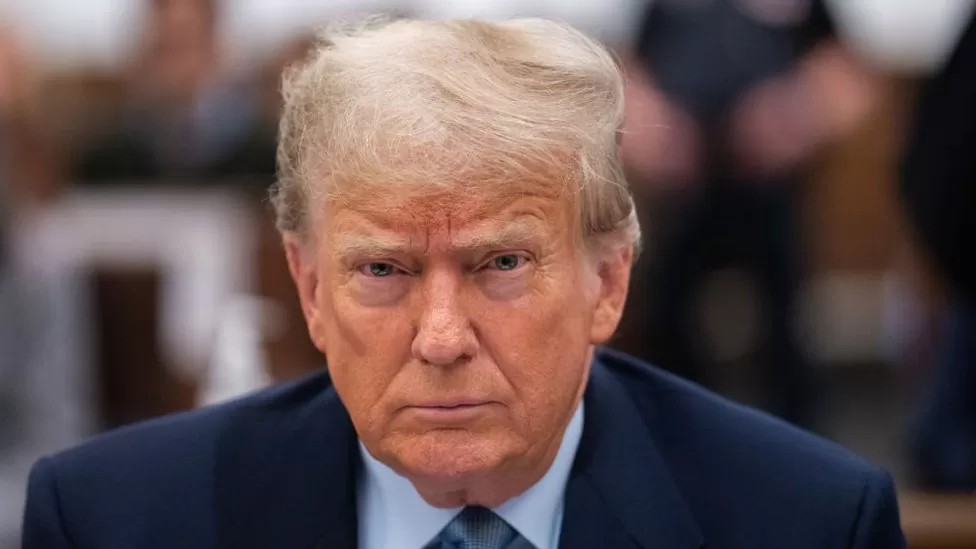 White House race heats up with cries of dictatorship
