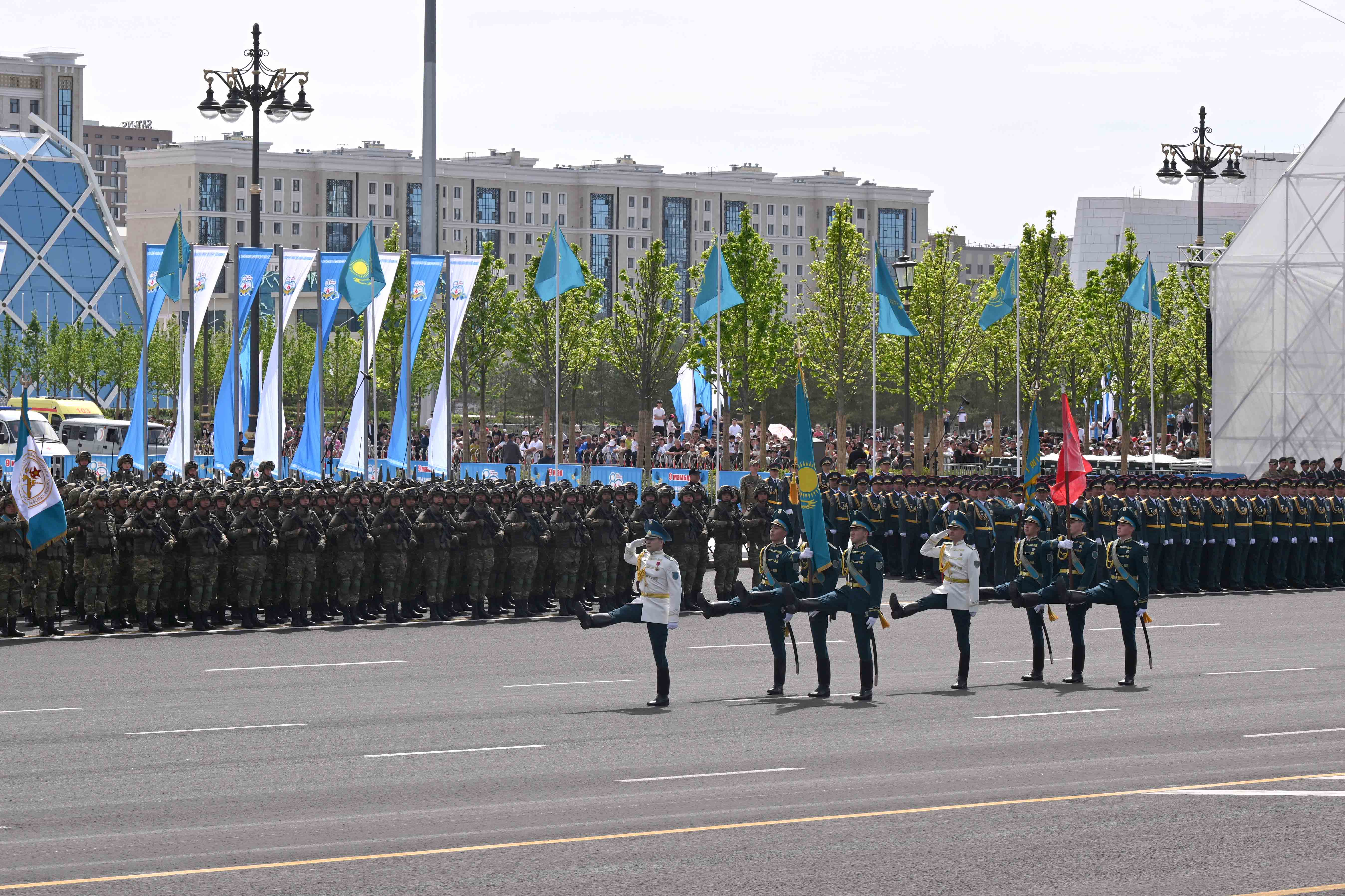 7 мамыр – Отан қорғаушы күні. Астанада Ұлы Жеңістің 80 жылдығына арналған әскери парад өтті